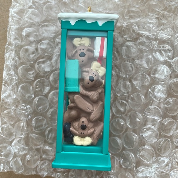 Room for one more Hallmark Keepsake ornament ©️1993 - Picture 10 of 13